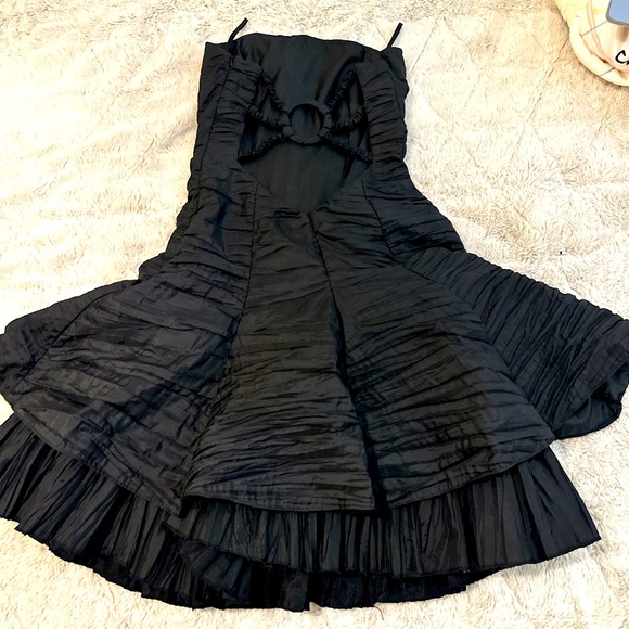 cute black dress, perfect for going out for dinner or any “fancy” occasion - Picture 2 of 2